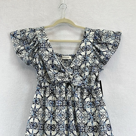 Taylor Women’s Maxi Sz 12 Blue/White  Smocked Elastic Back Polyester Boho NWT - Picture 3 of 12